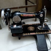 مكينة خياطة • نضيفه • شغاله