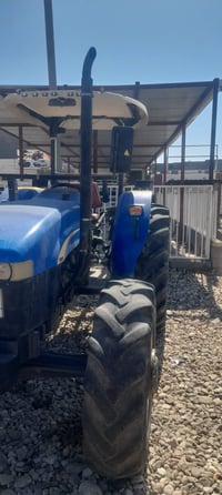 نيوهولند حجم ٨٠ رقم واسط  موديل ٢٠١٣حره تحويل  ثاني يوم   استفسار اكثر...