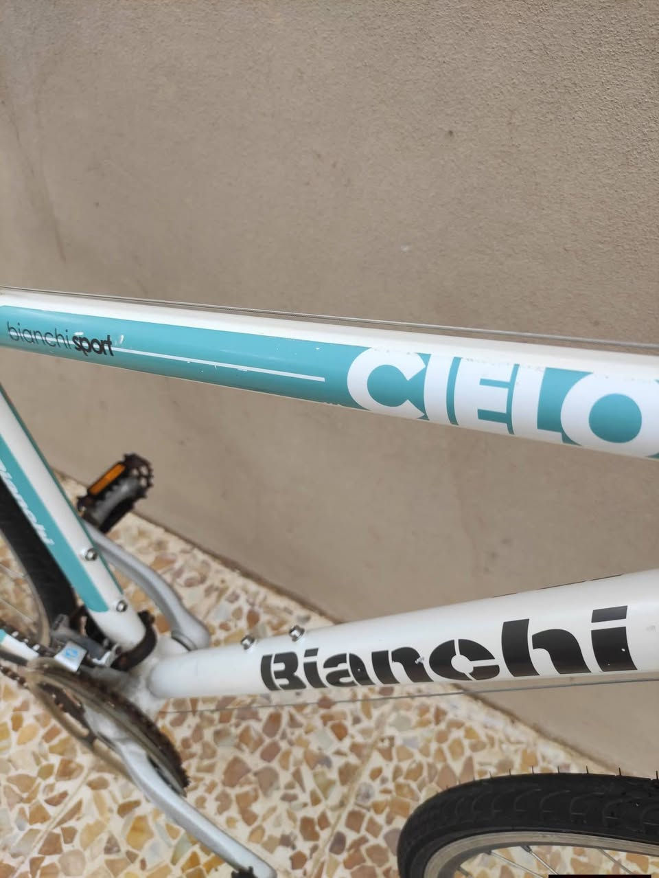 السلام عليكم
دراجة ماركة #Bianchi الايطالية 🇮🇹
حجم 28 (C700) فئة الهجين ترحال
سستم شيمانو كامل.. بدالات سرعة 3×8 سحب و دفع 
بريكات سستم Tektro
وياله بولبرن زوم طبقتين ماركة Alexrims
ستيرن رياضي نفخ.. مع قبضات ربل طبي
معدن الدراجة المنيوم خفيف
دبل امامي سلس 
اطارات اصلية كتان ماركة ميشيلن
سىرج طبي
الدراجة ختم واحد ليبل واحد ما بيها اي نقص كاملة وجاهزة

 السعر 225 الف


**إذا كنت صاحب هذا الإعلان وتريد حذفه لأي سبب، رجاءا أرسل رسالة إلى الدعم الفني**