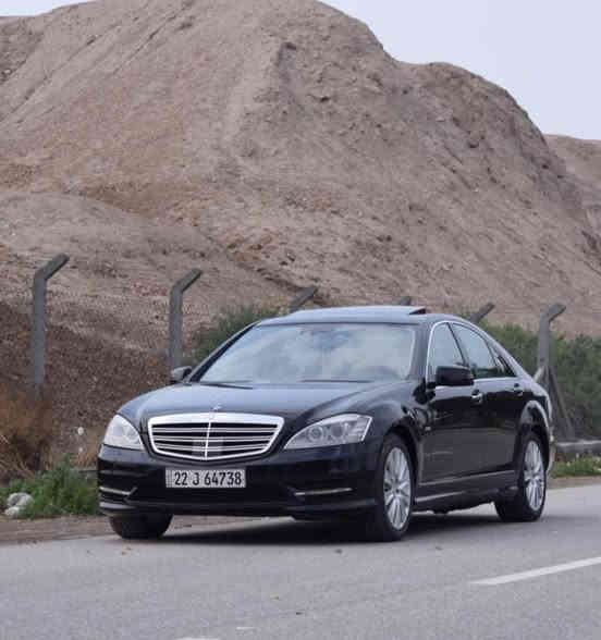 السلام عليكم
للبيع او مراوسMercedes _benz s350 
موديل 2009  باب قصير  
السيارة عليها تحديث خارجي 2013 
وسعرها مناسب جدا
للتواصل 
***********

