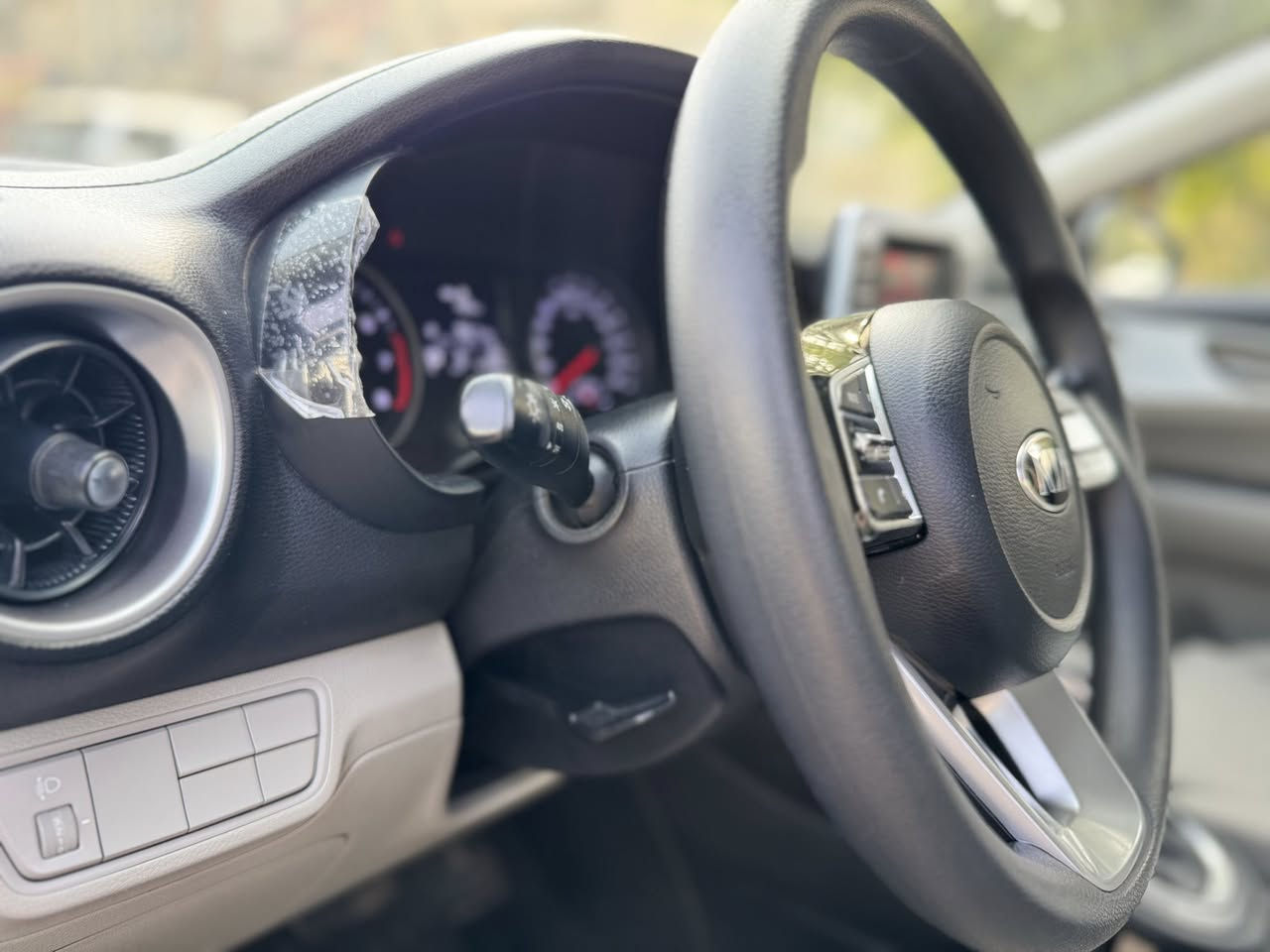 السلام عليكم
* كيا سيراتو خليجي 2021 
 شركة المجموعة الدولية العراقيه
* محرك  1600 دوش
* كير AT
ماشية ٤١ الف
* سلايد روف
* تبريد قطعتين
* أشاره بالمري  
* تحكم ستيرن 
* ويل كب 16 
ملاحظة مكفولة من الصبغ والتبديل 
    ( بارد كد شبر حلوب بسيط )
* السعر 158 وبيها مجال ان شاءالله
* مكان السيارة  / بغداد ، البنوك
* رقم الهاتف
***********
