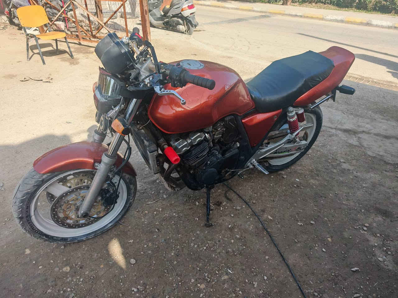 سلام عليكم سي بي فور جيل اول 16 ولف  
للبيع اوراق كامله كمرك مدفوع 
المكينه اول فتحه كفاله مكينه وكير 
المكينه خير من الله اني ماشي بيها 140 وتمشي بعد 
بيع 1300 وبيها مجال 
واذا اكو مراوس ب سافان هم ترهم 
***********
