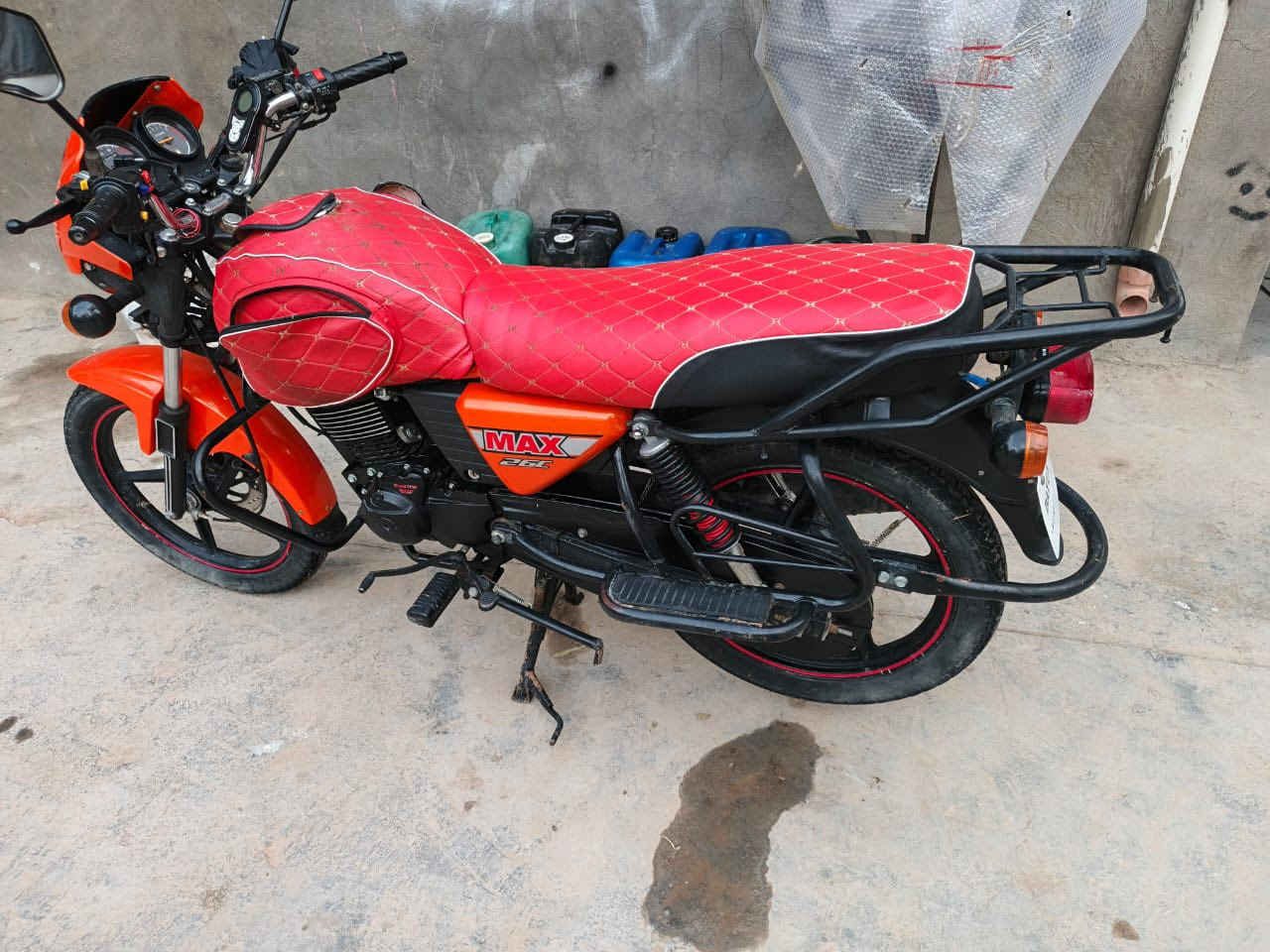 سلام عليكم دايون اصولي جاهز للترقيم ركز اصولي موديل 22 طالعه بل 23 ممشتغله دلفري ع كد روحه ورجعه نضيفه فول محرك 200 ماشي 16 الف حقيقي حقيقي عنواني بسمايه  سعر 1500 وبيها مجال حك جيه فقط رقمي ***********
