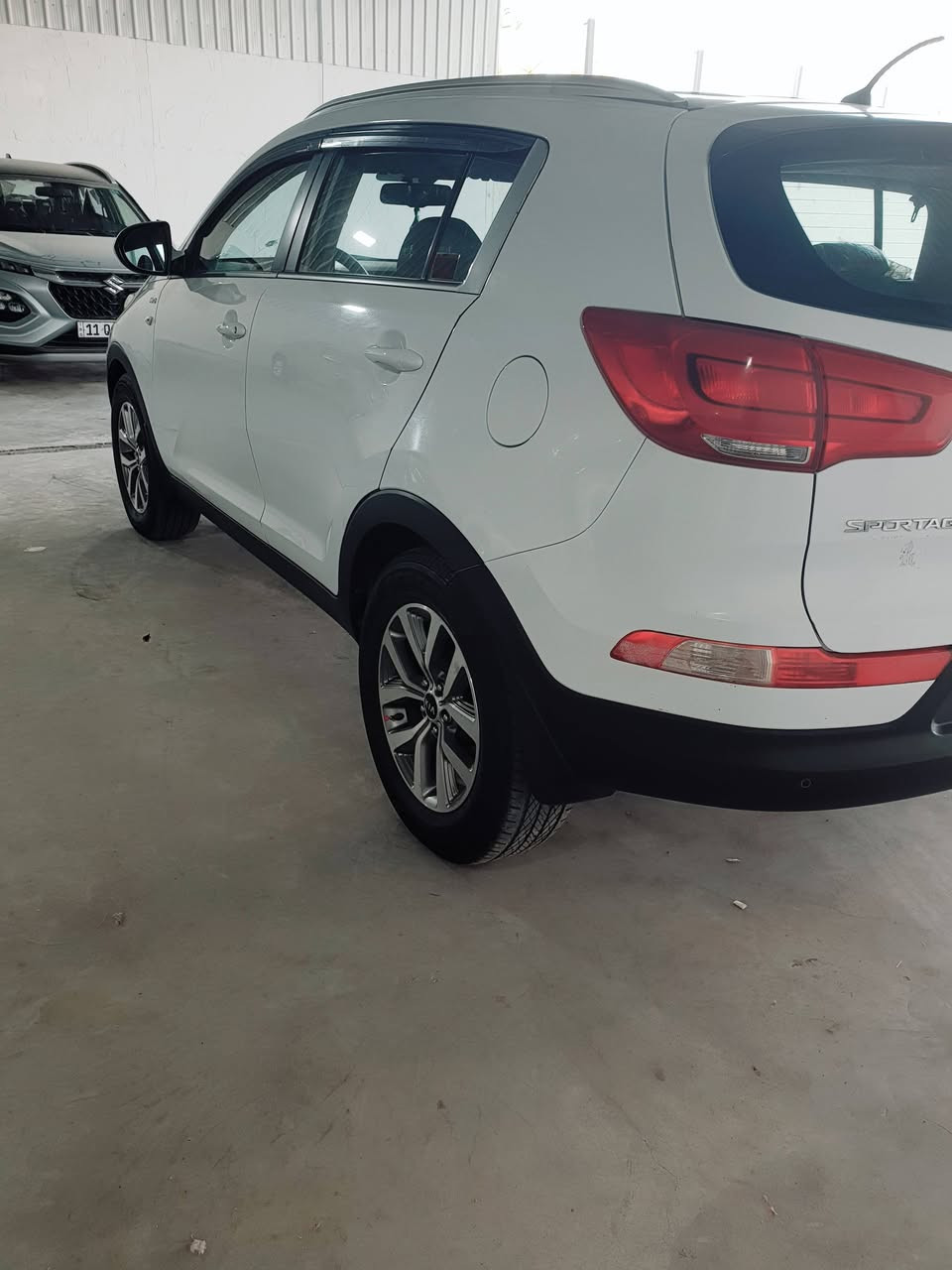 السلام عليكم/ سبورتج ٢٠١٤ خليجيه /بحاله جيده جدا مكفواله من الصبغ والضربه بيه بابنيد بارد جدا بسيط .رقم اربيل محرك دوش بحاله جيده/ السعر ١٥٥ شامل رسوم الوكاله ومكاتبه تدللون /الحسيني للسيارات ضمان وامان ***********
