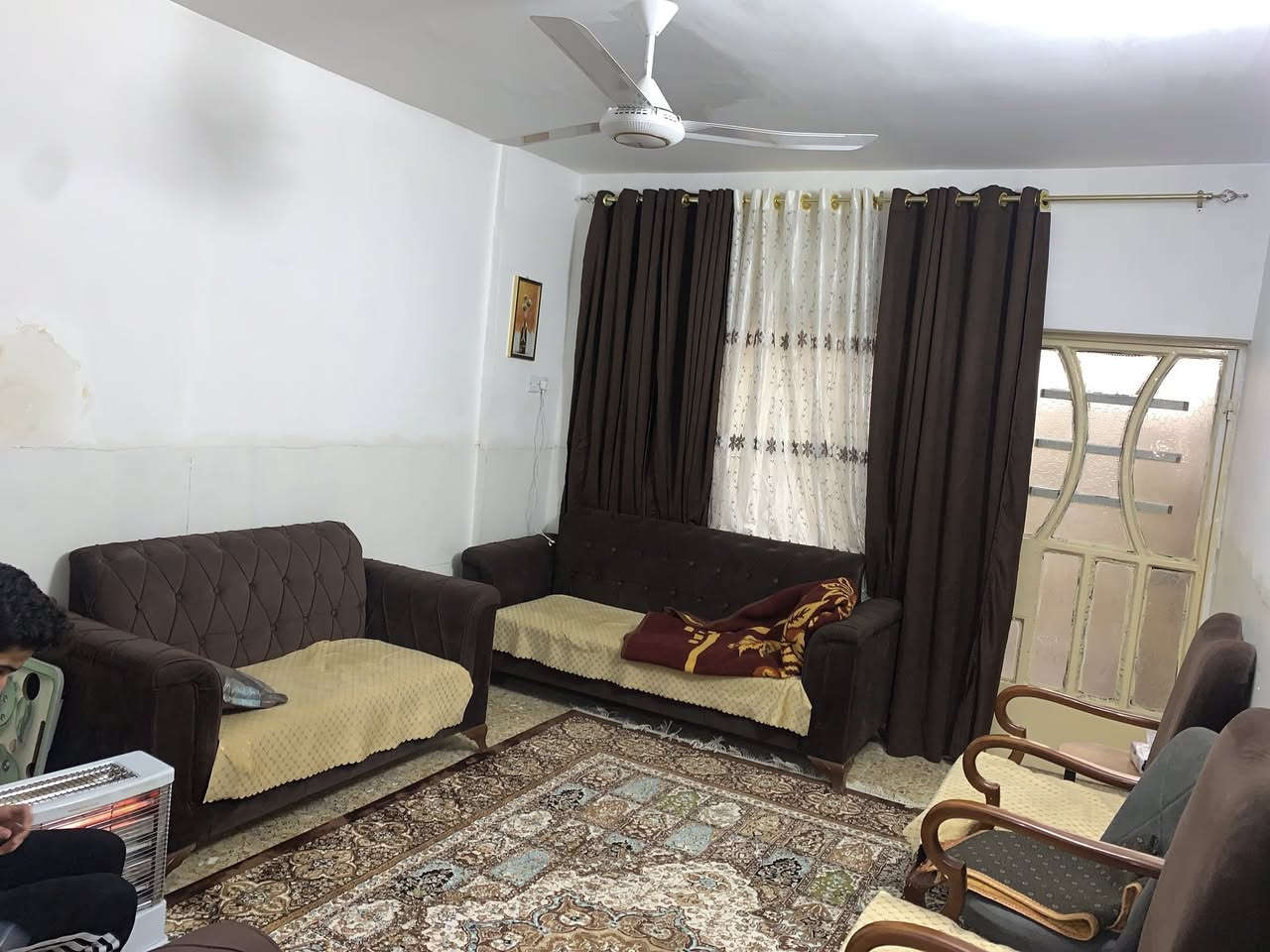 دار للبيع مساحة 103 متر منطقة الشعب حي الجزائر طابو ملك صرف  دقيقتين مشي للشارع العام بظهر شارع روضة البنفسج طابقين ثلاث غرف فوك بناء جيد السعر150 بي مجال للاستفسار هاتف واتساب ***********.
