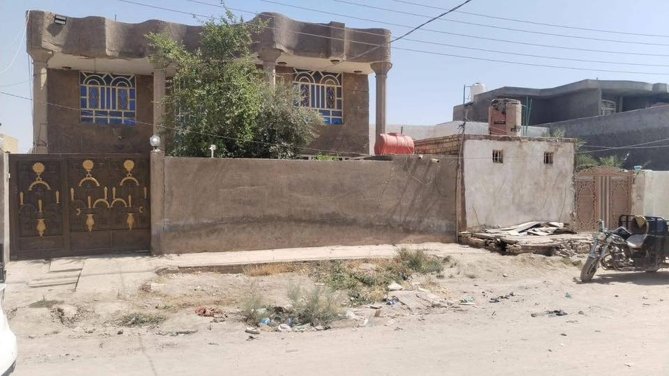 بيت محجوز مبادره للبيع المساحه ٣١٥م
البيت بناءه نضيف
طابو صرف الموقع جامع ام البنين بالحولي 
السعر 55 وبيه مجال التسديد على البائع للاستفسار ***********
