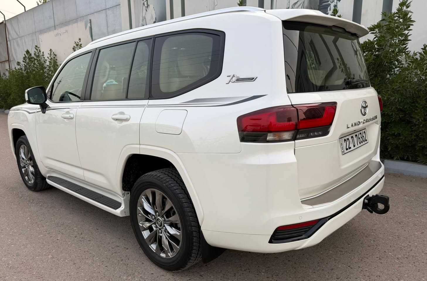 لاندكروز 2022 ساز مكفوله من صبغ والتبديل والبارد سياره جديده ماشيه 61 الف فول مواصفات محرك 6 سلندر 4000 بيه ملاحضه بل جاملغ الخلفي والباب شي بصيط واكع عليه تيزاب باتري مكانين زغار وكع لكير ماله وموجود بل منشور لفديوو مال لملاحضه 
العنوان بغداد الاعضميه 
السعر ...570..قفلها 
***********
