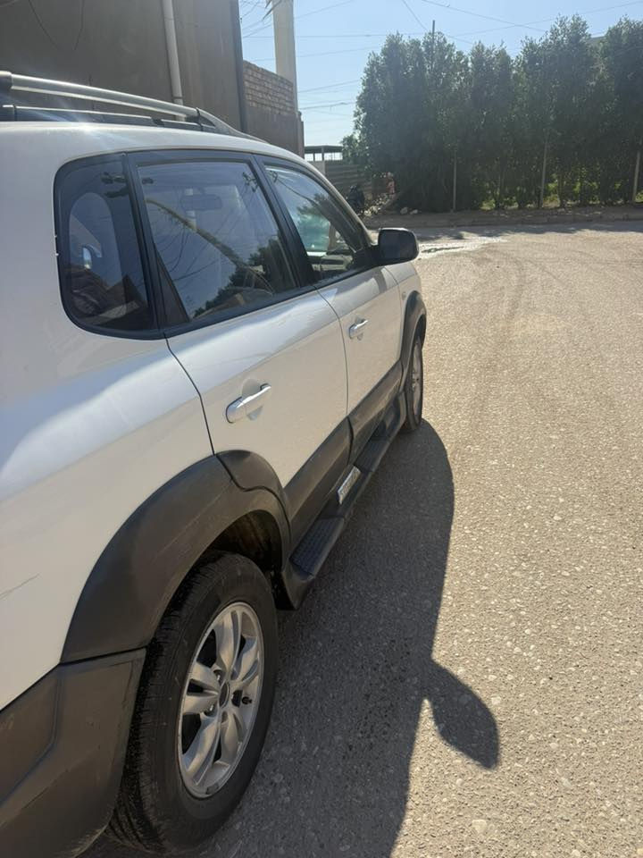 توسان هونداي موديل 2009 ماشيه 160الف 
مكفوله من الدعاميه لدعاميه 
بيها ضربه حفيفه بالصندوك شبر الباقي طخه مابيها 
مكفوله كير ومكينه 
رقمها بغداد السياره باسمي سنويه  
السعر 130 وبيها مجال بسيط بدون احراج جناي مو بياع شراي 
*********** وتساب او خط
