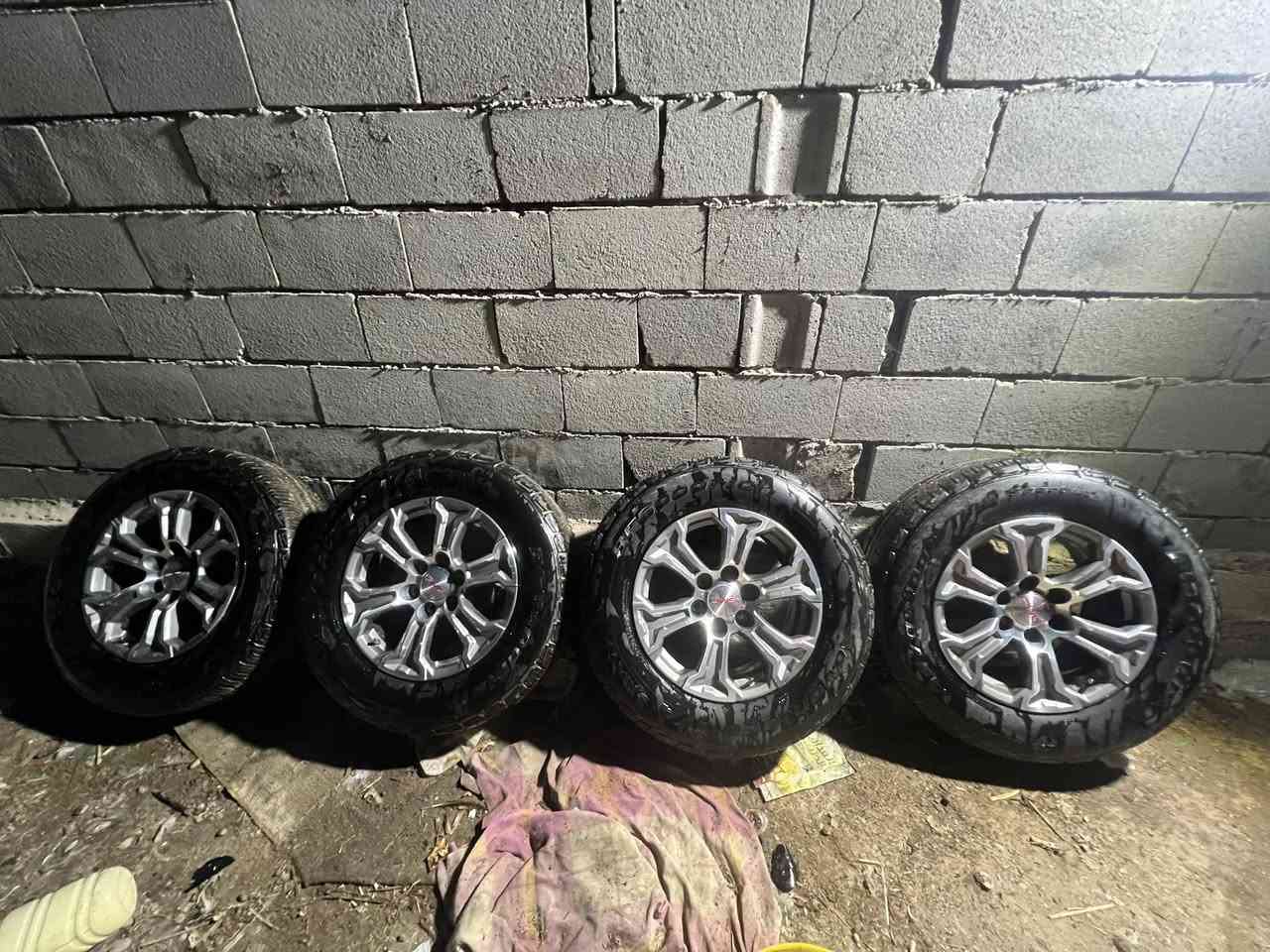 السلام عليكم ويلات للبيع تخم تاير دلوب حجم18السعر8ورقات***********
