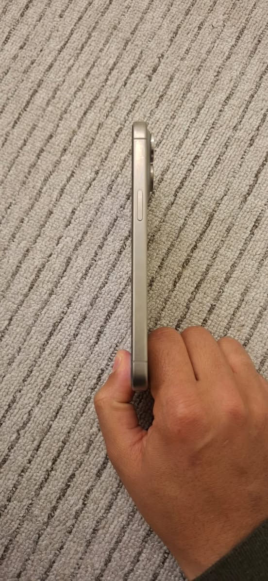 ايفون 15 برو ماكس لون تيتانيوم مابي اي شخط شرق اوسط ما مفتوح  وتر ذاكرة 256 بطارية 86 اصلي مامبدل بي اي قطعة كارتونه الاصلي موجود السعر مليون و25 الف رقم *********** البصرة
