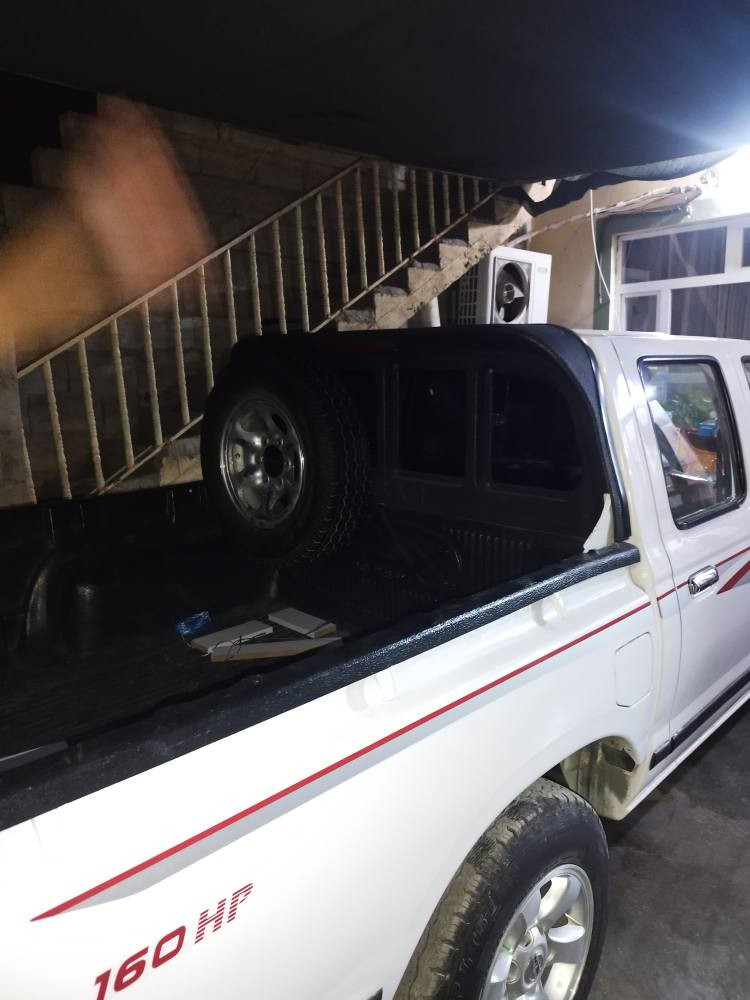 نیسان 2008 یەک چەمەلخی ڕەشە 
چوار تایەی دەنلوبی لۆکی لەژێرە 
سەنەوی تەواو بوە ماشەڵا سەیارەکە جوانە ماڵی  دۆستە   *********** حلبجة, السليمانية
