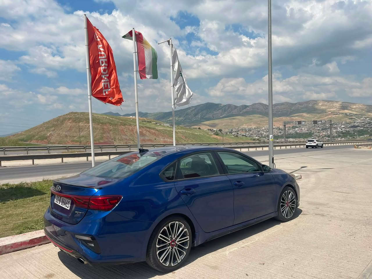 السلام عليكم
كيا فورتي kia forte 2021 GT 
فول مواصفات  (عدا السلايت ) 
السياره رقم اربيل الجديد تحويل او وكاله للمشتري 
 حادث البنيد مبدل فقط الباقي ليبل واحد
وبيه بارد بسيطه بالباب جانب سايق 
خشم قماره بارد بسيط 
السياره ماشية 63 mi
مواصفات  
مكينة 1600 تيربو  ورياضي 🚀
كير اوتوماتيك دبل كلج الماني (DCT) 

 بصمة تشغيل مع بصمة ابواب  
صندوق ذكي بصمة فتج تلقائي عند الاقتراب 
نظام الشاحن الاسلكي للموبايل 
كشنات جلد ومخمل مع وشم جي تي 
دوسات جانبية رياضي شركة  
دبل كزوز مع صوت رياضي جميل  
رادار امامي مع  تحديد المسار  
رادارات جانبية النقطة العمياء  
رادارات خلفية للتنبية عند الرجوع  
نظام القيادة القيادة الذكية 
 قطعتين تبريد في السيارة جهة السايق ول نفر وجهة خلفية  
نظام الوقوف الذاتي عند الاقتراب من مركبة  
3 انظمة قيادة ( ايكو .. سمارت.. سبورت) 
  مع لدات خلفية بك لايت 🤍 
ويل كب حجم ١٨ رياضي 🤍 
ستيرن رياضي حرف (D) 
شاشة كبيره
شاشة لعرض العطلات وقياس ضغط الاطارات  
السعررر 125
مكان السيارة /بغداد البلديات
الاستفسار 🔝🔝💣💣
موجود واتساب 
 
***********

🦅🦅🦅🦅
