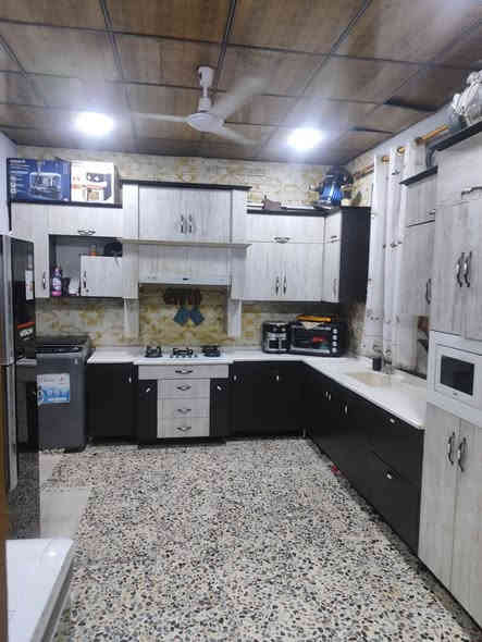 البيت ب65واليريد يشتري الغراض هم نبيعهن حي الصدرين قرب الجامع الامام علي المساحة البيت 130 متر 
*********** مهند ياسر
انا مكلف بالنشر
