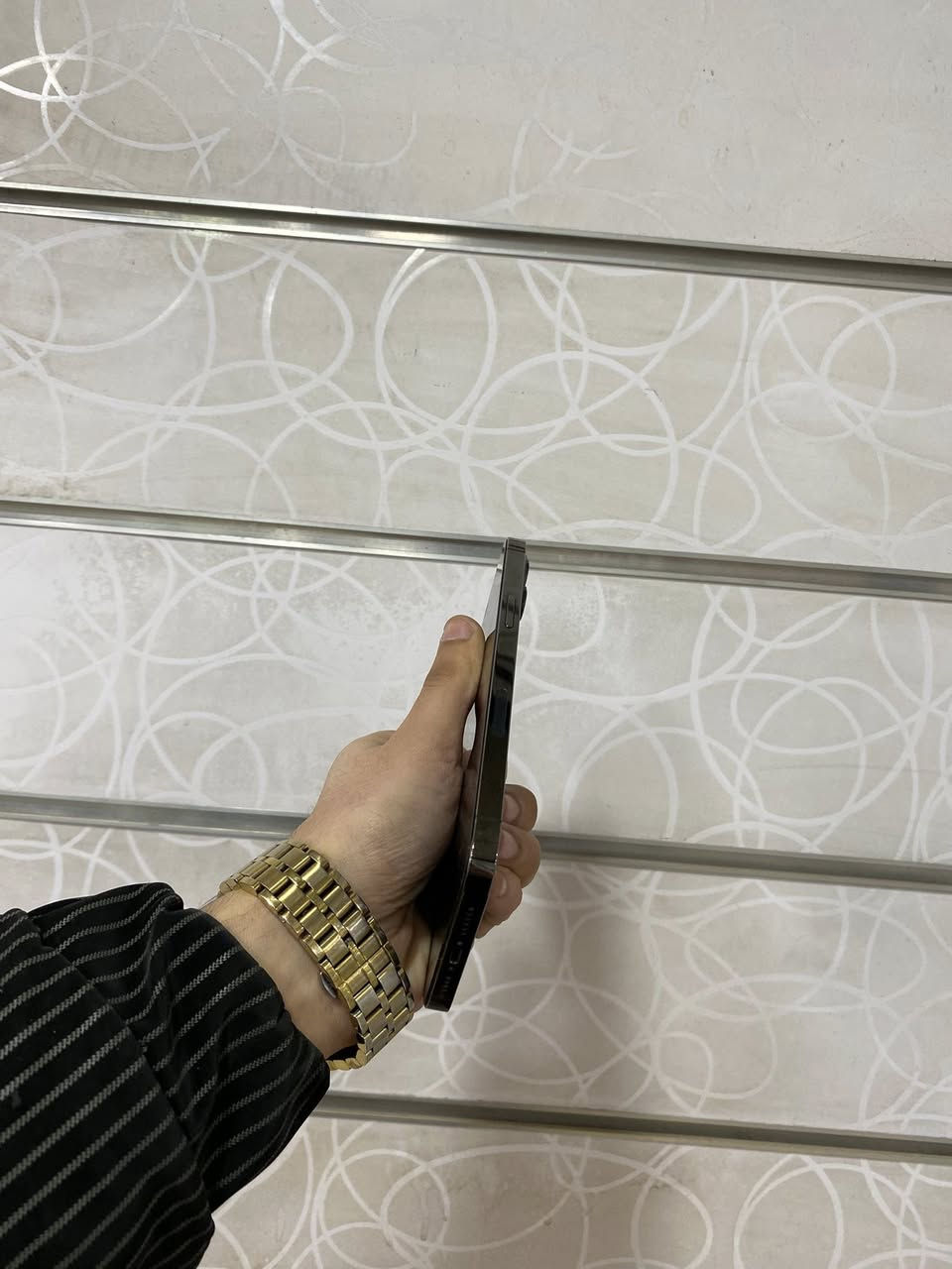 ايفون12برو ماكس ذاكره 256بطاريه 79مبدل فقط شاشه نوعيه كلش اصليه كله شغال صوت اتصال انترنيت كامرات بصمه وجهه كله مكفول السعر 350عنواني بغداد الدوره ***********واتساب وخط
