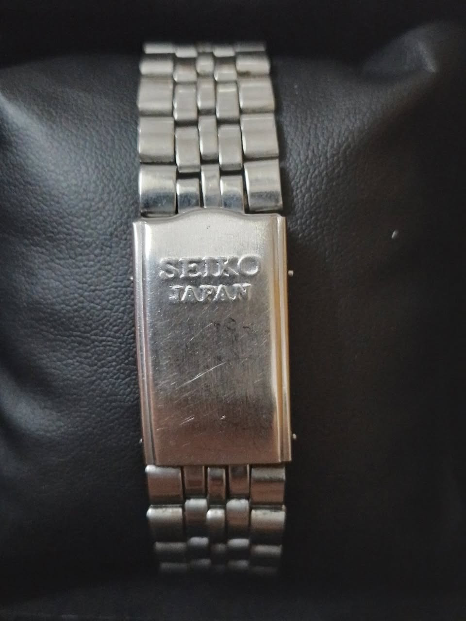 سلام عليكم للبيع سايكو فايف انتاج السبعينات شغالة وقت مضبوط سعر ٥٠الف واتساب ***********.
