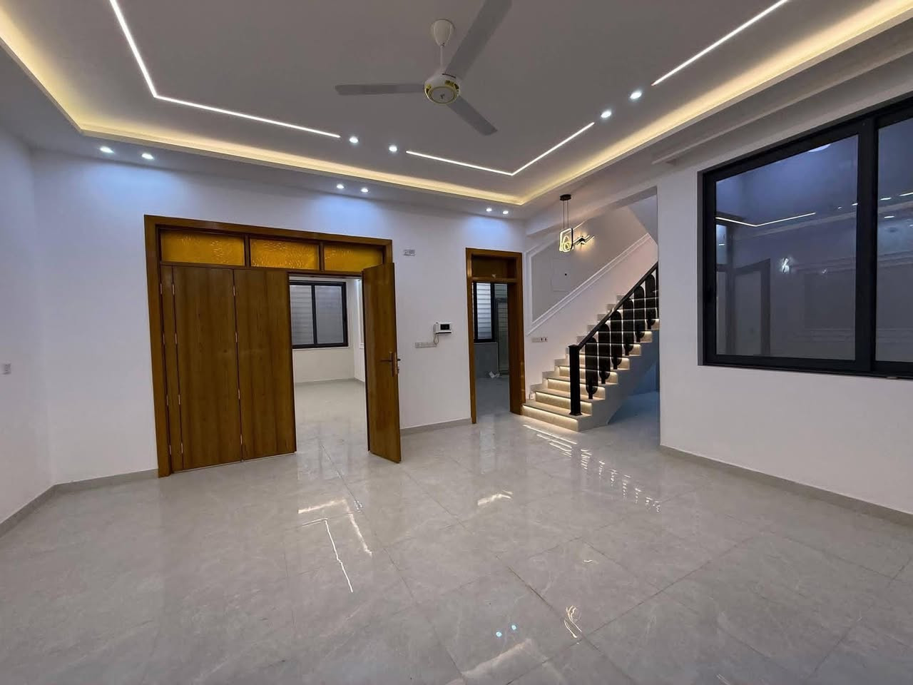 #دار_للبيع🏠

#الموقع : حي الجامعه قطاع 30🌍

#المساحه : 200متر الوجه 10نزال 20✨

#التفاصيل : الدار جديد غير مسكون فووول درجه الأمتياز نسبه بنائه
شارع 15موقع مميز
يتكون الدار من غرف نوم عدد6+صالتين+5مجاميع صحيه+مطبخ بارد +منور عدد 2…………

♻️اشراف هندسي وموصفات البناء عالية الجوده ومميزه
                ________________________
ملاحظه/ وفرنا النقل مجاني ويدلل المشتري 🫡 

يتوفر لدينا:
🏘️ عقارات سكنية (بيع وشراء)
🏢 محلات وعمارات تجارية
📍 أراضٍ سكنية وزراعية
📑 عقود رسمية ومصدقة

✨ عروض مميزة يومياً ✨
🛑 أسعار تنافسية – مواقع مميزة – خدمات متكاملة

📞 للتواصل: [***********____ ***********]
📍 العنوان: [الفرع الاول ]1
(النجف الاشرف/حي سلام/بداية شارع ابو دجاج/مكتب انجاز)
                   [الفرع الثاني]2
(النجف الاشرف/حي السلام/منتصف شارع ابو دجاج مكتب 
جنة النعيم للعقار والمقاولات العامه)
🕒 أوقات الدوام: من [4] إلى [9] مساءً –

📲 زورونا أو راسلونا على الواتساب لمعرفة أحدث العروض
✅ جنة النعيم وأنجاز … حيث تجد الراحة والأمان في بيت العمر
             ✋🏻أدارة المكتب/انتضرونا في عروض أجمل
