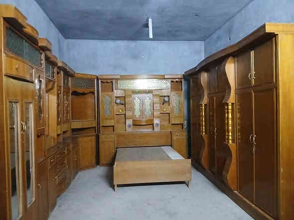 سلام عليكم غرف نوم هودج اربعينه قطعتين ام دكن خشب صاج اصلي حطاطه استخدام قليل عنوان الرمانة البعبيد 
***********
