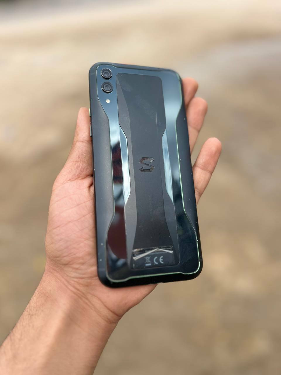 السلام عليكم جهاز بلاك شارك 2 جهاز عملاق وغني عن تعريف جهاز قوي مال الالعاب ومرتب كلشي شغال بي فقط مستبدل شاشه اصليه تفصيخ اذا مو اصليه مرجوعه جهاز بي  لد الجانبي شغالات ولد خلفي شغال ومرتب السعر ب250وبي مجال بسيط واي استفسار رقم الهاتف ***********
