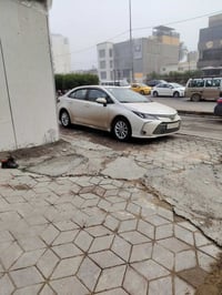 من رخصه الدمنيه كورلا خليجي للبيع موديل ٢٣ ماشيه ٤٩ الف كيلو بيها مكان...