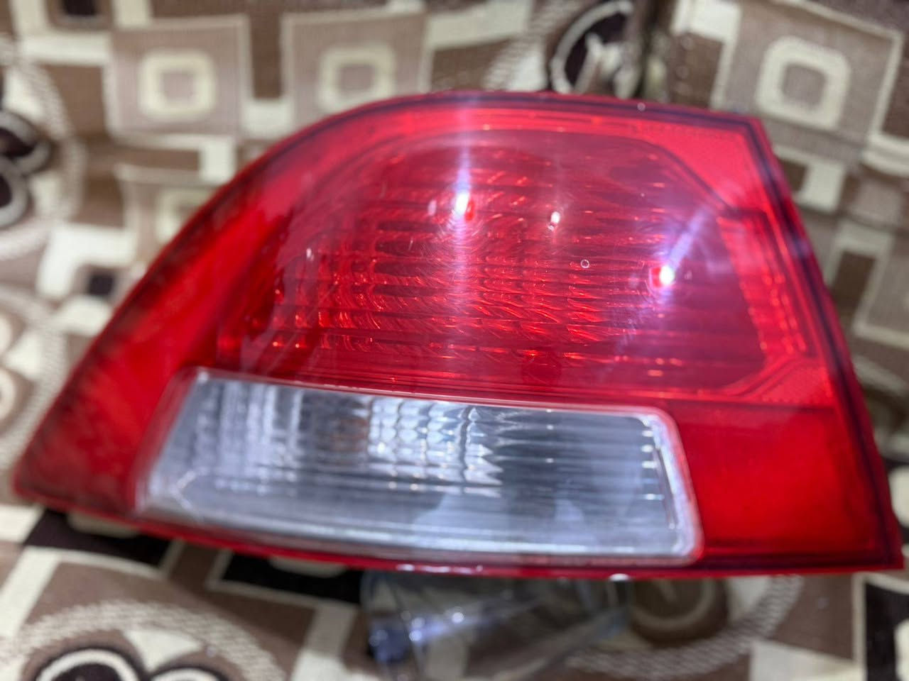 بك لايت اوبتما 2010اصلي بس واحد بيه كسر زغير مكاني ذي قار السعر 150 بيهن مجال 
***********
