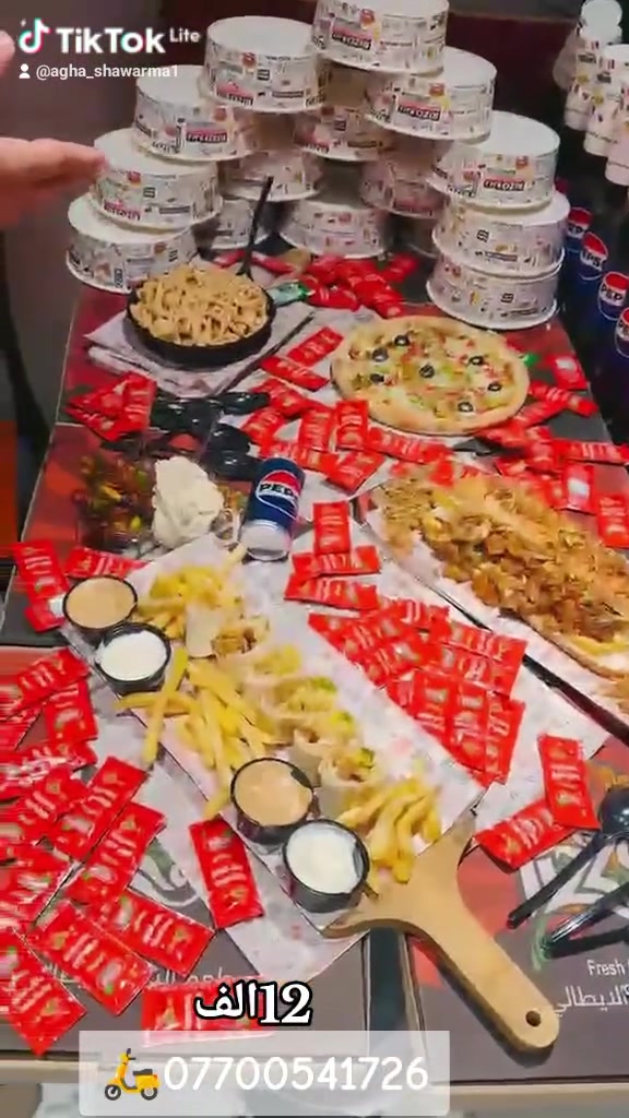 #بسمـالله .... رغبة من زبائنه الكرام تم إعادة عرض #العائلة 

بيتزا صغير دجاج 🍕🐔
طبق ريزووو 🥗✔️
سندويش فاهيتا الدجاج 🐔 كبير 
صاج دجاج 🧑‍🍳✅🐔
قوطيه ببسي 
ماعون مقبلات نوعين 🛑🛑

#١٢الف فقط ✅✅🐔 

ارقام التوصيل واتساب ✅✅🛵☎️☎️ 
***********
***********

#مطاعم #عرض 
#الزعفرانية
