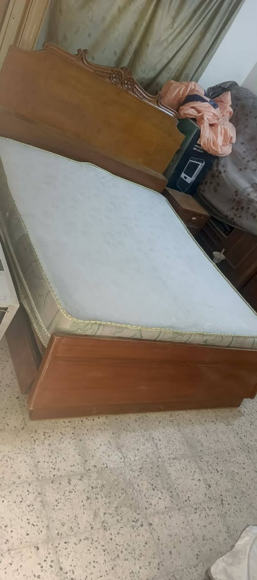 جربايه صاج نضيفه هيه ودوشك سعره ١٥٠ بيه مجال 
مكان بغداد المشتل ***********
