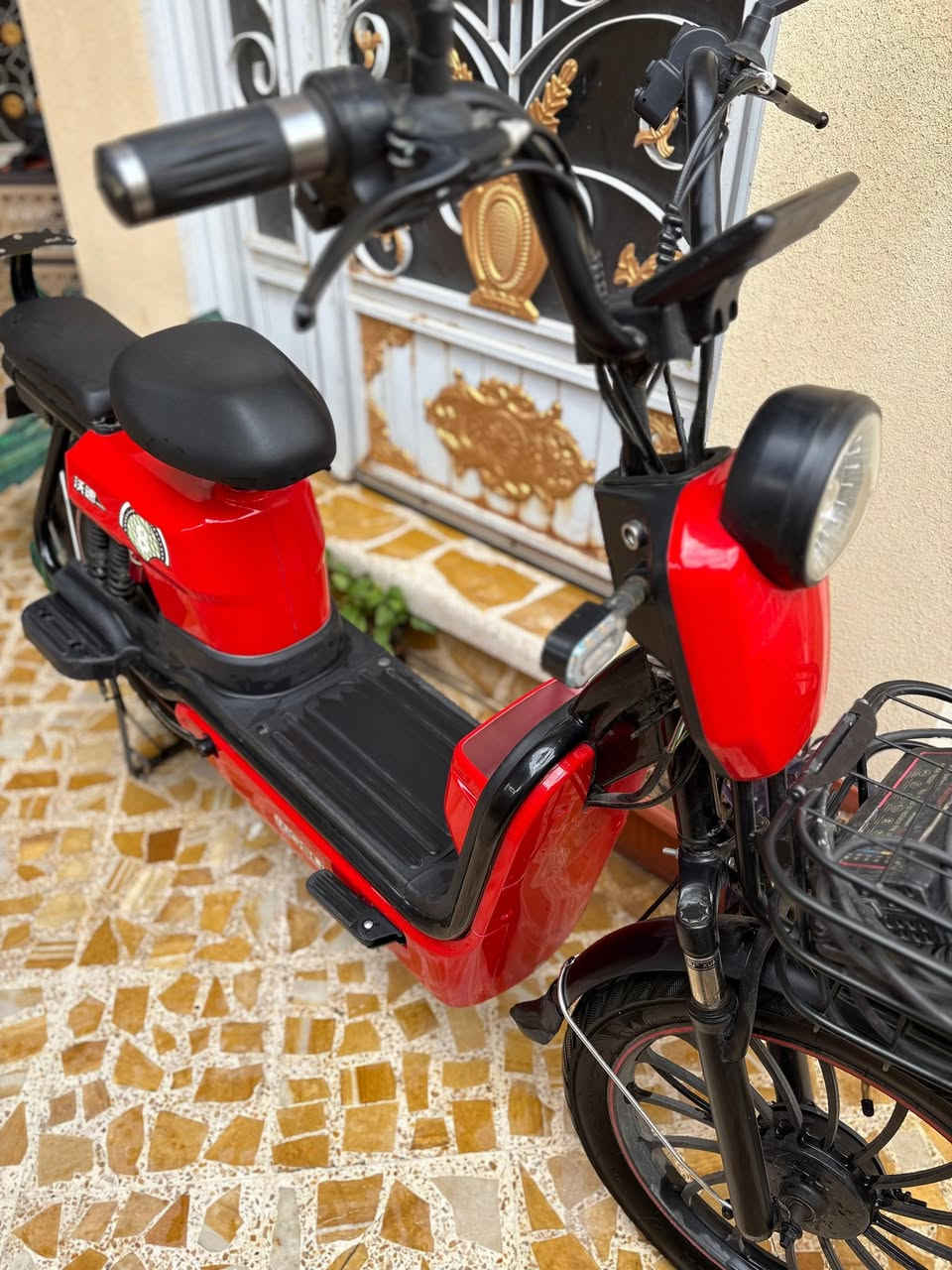 السلام عليكم ماطور شحن للبيع 5بطاريات .بلوتوث.دبل اسويج 
***********
