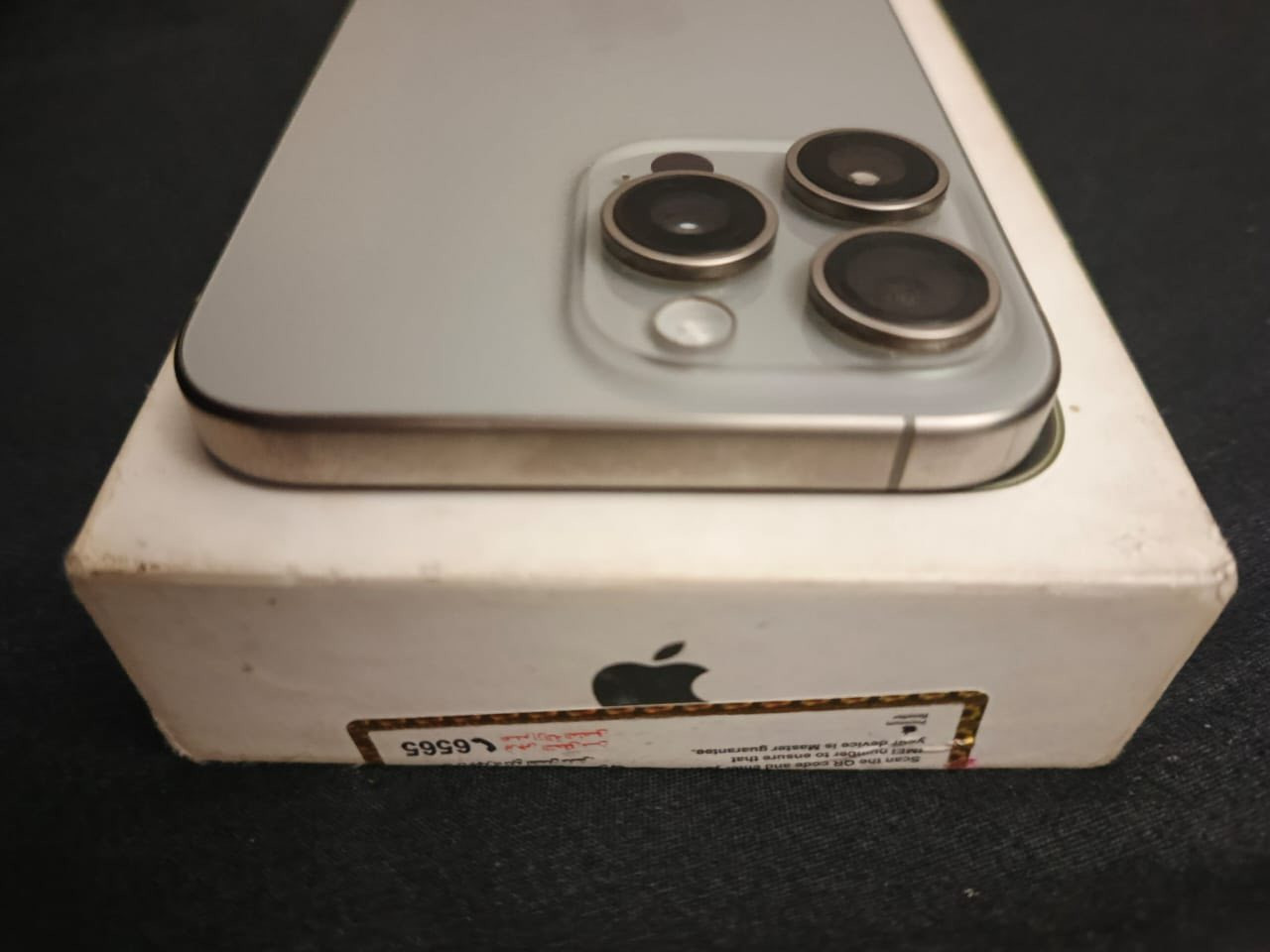 سلام عليكم ايفون 15 برو ماكس وتر بروف شرق اوسط خط واحد ذاكرة 256 بطاريه 88 كله بلادي ممفتوح وكلشش نضيف. كارتونته الاصلية وياه وبيه هاي الفطور الي بلشاشة مبينه بلصور مماثرة باي شي وحاطلها لزكة ابد ممبين رايدة ب850 الف مكاني منصور رقمي ***********
