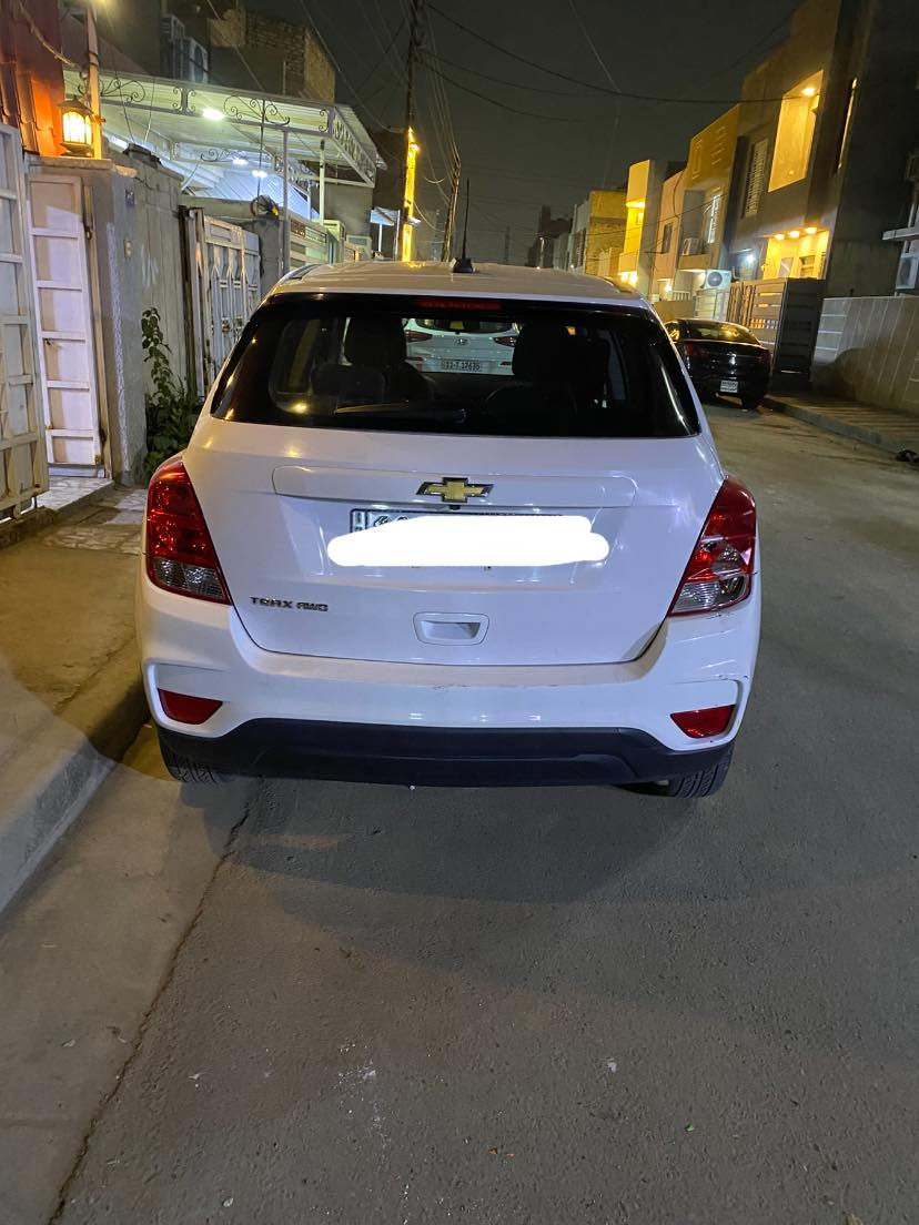 سلام عليكم من رخصه الادمن سياره للبيع شوفر ليت تراكس موديل 2019 وارد امريكي سياره حلوه ومرتبه  سعر 110 وبي مجال التواصل ***********
