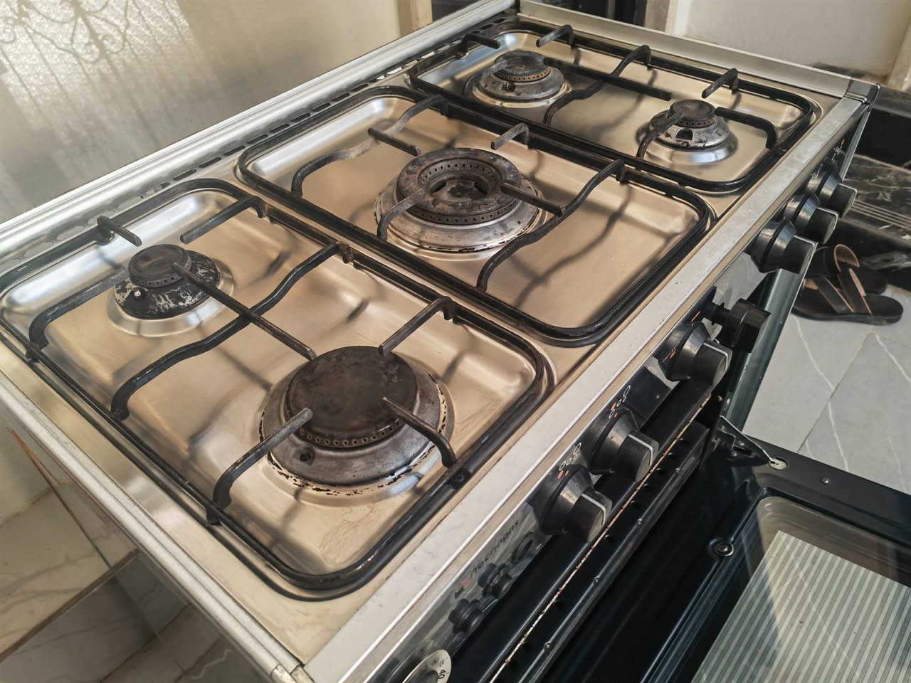 متاح طباخ غاز مصري ماركة تكنو كاز ابو ٥ عيون وكله شغال شواياته وفرنه اللي يعمل خطين الشوي به سوية ملحقاته كاملة فقط كهربائياته ملغية وكلشي واضح بالصور والفيديوهات للتواصل يرجى الدخول للخاص عنواني الملايين الاولى


**إذا كنت صاحب هذا الإعلان وتريد حذفه لأي سبب، رجاءا أرسل رسالة إلى الدعم الفني**