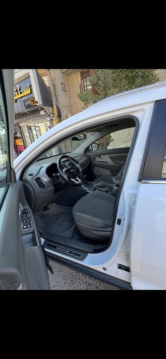 السلام عليكم سبورتج 2014 خليجي للبيع السياره نضافه كما موضح بلصوره مواصفات السياره مري شفط استرين تحكم جهتين عليها سستم زنون بلوجكترات ولايتً عالي زنون كير عادي 6نمر السياره سبيرها منازل السياره مكفوله ونضافه خير من الله مكينه دوش 2000 المرغوبه عليها تخم تايرات جديد السياره كلها جاهزه مابيها برغي نقص هزه وسنويه جديده مابيها اي نواقص وسونارها موجد داخل الصور 
للاستفسار ***********
مكانها بغداد منطقه الحريه 
سعرها 157 وبيه مجال كلشً بسيط
