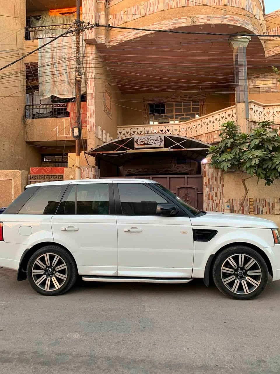 السلام عليكم 
لاند روفر للبيع او مراوس /سيارة كلشي موضح كدامكم 
سيارة امريكيه ماشية226086km
سيارة 2011نضيفه كلش كشر ومحرك وكير 
مواصفات فول مواصفات
رقم اربيل 
سيارة 8سلندر سوبر جارج
للاستفسار  اتصال على رقم *********** واتساب فقط / سعر شده ونص (15000$)دولار وبيهه مجال
