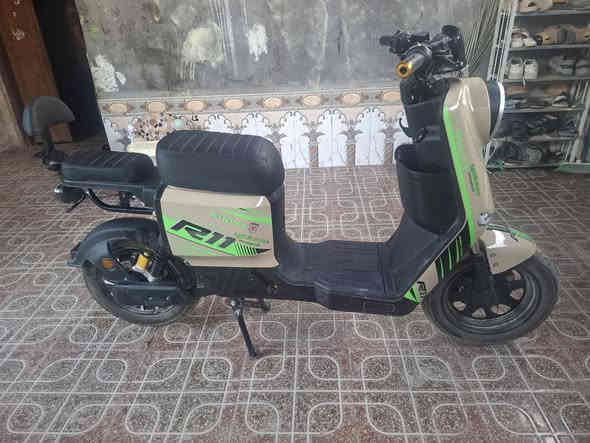 سلام عليكم شباب هاذ الدرجه الشحن البيع درجه صيلي سبوعين من خده درجه كهرباء كله شغله السعر 850 وبيه مجال الطيب رقم *********** بيه وتساب و شريحه مكان البصره قضاء المدينة شاحنه وياه ودرجة مال طلب مال مدرسه مامعوبه منه المدرسه على البيت الدرجه R11 خمسه بطاريات الكبيره
