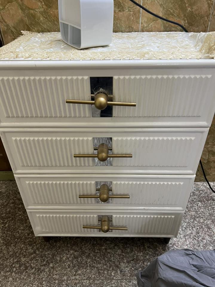 غرفه نوم 11 موجوده شاز لون بس ما مصوره ب800 باب سلايت بيه أضرار بسيطه الرقم ***********
