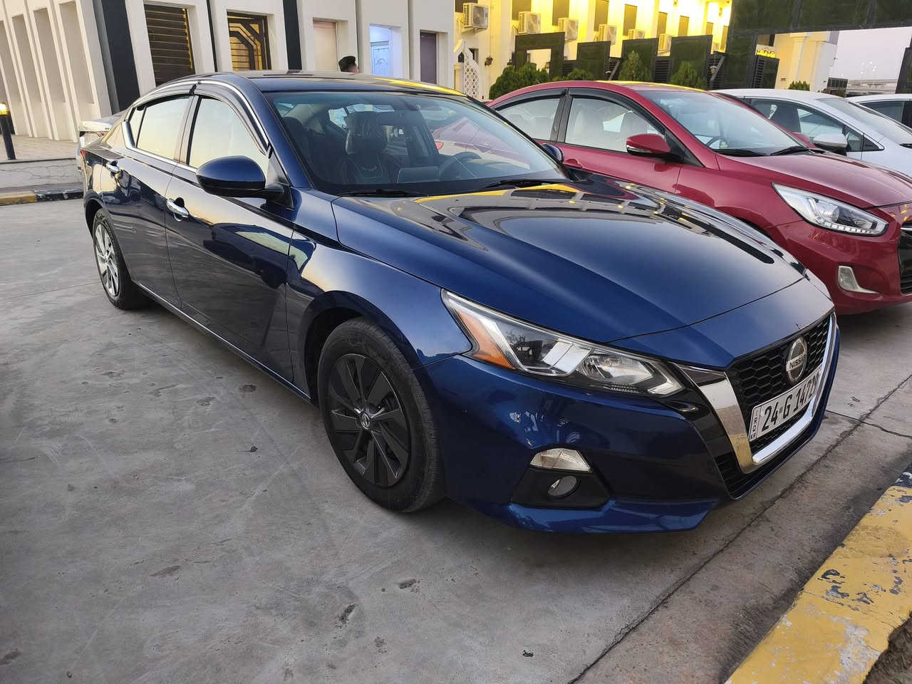 Nissan Altima   S
2020 
-بصمة تشغيل 
-بصمة أبواب 
- تشغيل عن بُعد 
- المُحرك 2500 
-التوقف ذاتي
-شاشة كبيرة 
- كُشن كهربائي 
-شاشة اعطال 
-كامرة خلفية 
-عداد الكتروني + رقمي
-ثلاث انظمة قيادة : عادي + سبورت + نظام صعود
-التبريد ثلج
-ماشيه 850 mil
-الرقم دهوك باسمي
سياره جاهزه 
***********
مكان السياره موصل الايسر
-حادثها بين الجاملغ والبونيد
