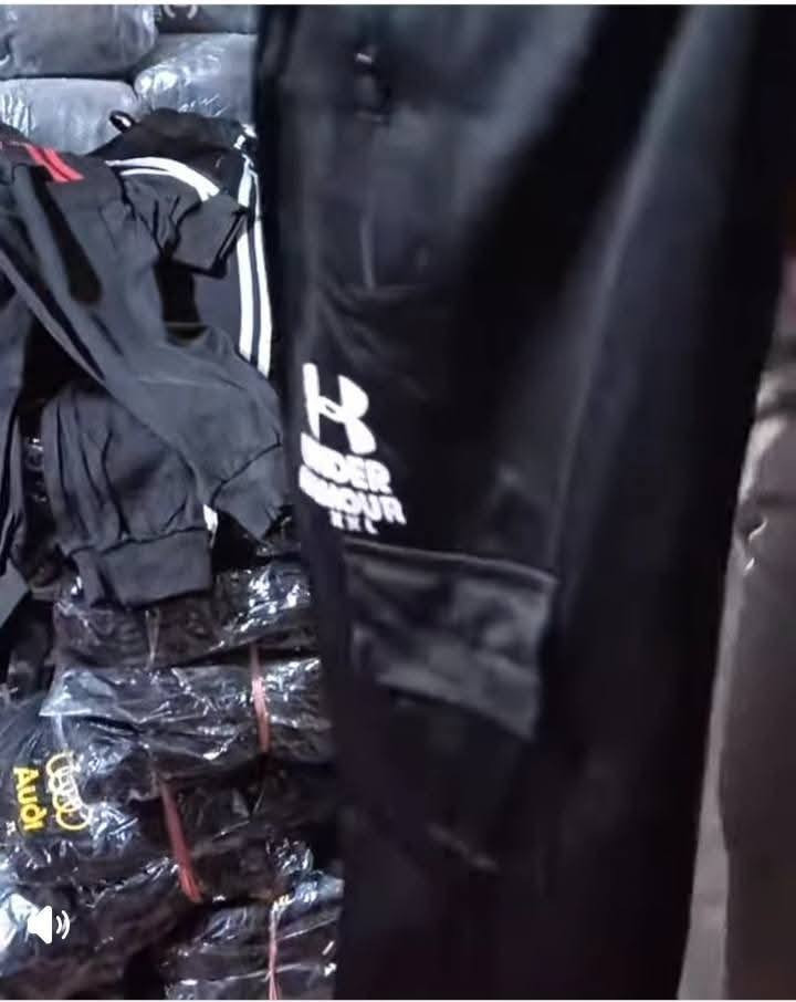 #بجامة_رجالية_وولادية
#من_محلات_أبو_علي
اللون #أسود_رياضي 
البيجامة الرجالي #٣_قياسات
L, XL, 2XL
بسعر #٣٥٠٠_دينار فقط 
البيجامة الولادي #٣_قياسات
7, 8, 9
بسعر #٣_آلاف دينار فقط. 

#العنوان
الشارع المقابل لشارع حسينية أسد الله ومجمع #محمد_كمال الطبي
#خلف_معجنات_وحلويات_زمزم
على طريق #محلات_بيع_الدجاج والطيور (طريق إعدادية الصناعة) 
#مقابل قصابة الرافدين ومكتبة الرافدين وكهربائيات غسان عساف 
#بجوار مخبز عباس ممش

لدينا #خدمة_توصيل داخل مدينة طوز خورماتو.
زورونا تجدون عندنا #الأفضل_والأرخص إن شاء الله.


**إذا كنت صاحب هذا الإعلان وتريد حذفه لأي سبب، رجاءا أرسل رسالة إلى الدعم الفني**