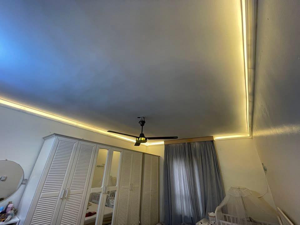🏠بيت للبيع 🏡 *حي البساتين المدخل الاول (((الطابو صرف)))خلف مدرسهالأسوار للبنات منطقه مدخلين مدخل القناه ومدخل المقابل المحكمه الشعب . منطقه كامله الخدمات 🛠️🔆
🛑مساحه البيت 225متر 10*22/5
🛑كراج سيارتين
🛑حديقه 
🛑منور حرف Lجانب وخلف البيت مساحه 2 متر 
🛑3 مداخل مطبخ❌واستقبال❌وباب منور خلفي 
🛑الطابق الاول 
🛑استقبال 4*5 
🛑غرف عدد2  
🛑حمام3*2+غربي تواليت خارجي +داخلي 
طابق الثاني
🛑غرفتين نوم 
🛑حمام مشترك 
🛑صطح اول +صطح ثاني كبير 
❌❌❌
اضافه الى مشتمل معزول درج على الحديقه بناء حديث يحتوي على 
🛑مطبخ
🛑غرفه سويت صحيات 
⭕️⭕️
بناء 1990جدا ممتاز تم ترميمه سنه 2019 ارضيات كهرباء مجاري سيراميك حمامات بل كامل 
منطقه ممتازه وقريبه القناه انسه ازدحام وسريع محمد القاسم 8 دقاق الى مركز المدينه 
السعر وباقي الستفسارات على الرقم 
***********
