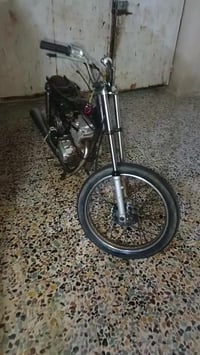 دراجه موديل18 شاصي بلاد ومكينه شغاله بس وصخه  شاصي لا مكطوع ولا بيه شي...