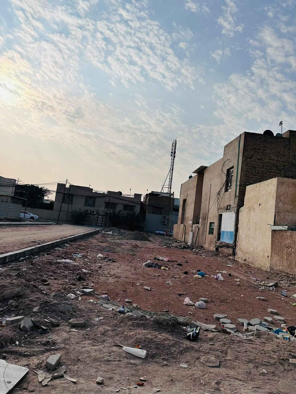 � فرصة ذهبية للبيع – عَرصة مميزة400متر
يباع نصفها او كلها 🔥
📍 حي الحسين – منطقة الشيوخ خلف مطعم العزائم تقع على ثلاث شوارع وساحه عرضيه
📌 ركن – موقع استراتيجي
📌 قريبة جدًا من شارع كربلاء
📌 منطقة هادئة وخدمات كاملة

✔️ مناسبة لبناء منزل راقي
✔️ واجهتين – موقع يفتح النفس
✔️ ملك صرف وأوراق سليمة 100%

💰 سعر مناسب وقابل للتفاوض 

للاستفسار يرجى التواصل على الخاص �
*********** واتس اب
***********
