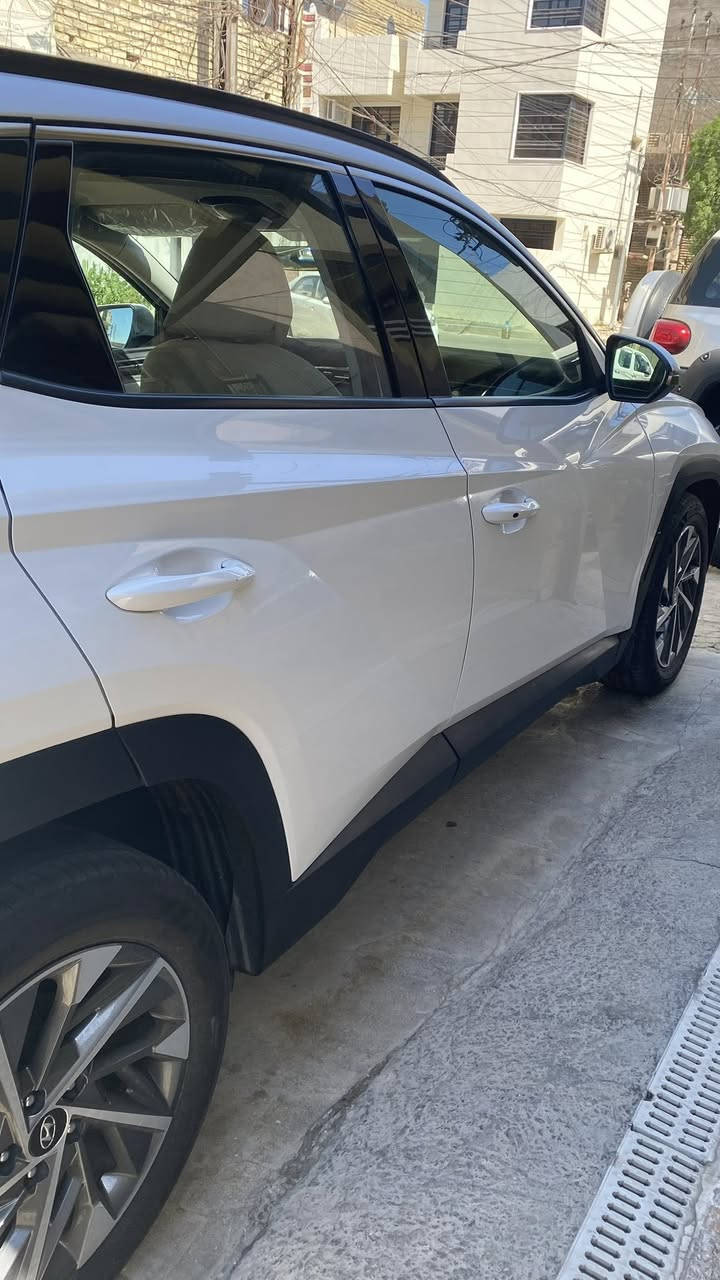 للبيع: هيونداي توسان 2022 - بحالة الوكالة
المواصفات العامة:

• الموديل: 2022.

• الوارد: خليجي.

• المحرك: ( حجم المحرك  2000 ).

• المسافة المقطوعة: (40 ) كم فقط قابل للزيادة.

.رقم بغداد 

أهم المواصفات والمميزات:

• بصمة تشغيل وبصمة أبواب. عدد البصمات 2

• تشغيل عن بعد.

• شاشة كبيرة تدعم Apple CarPlay و Android Auto.

• كاميرا عالية الدقة مع حساسات خلفية وأمامية.

• لايتات LED أمامية وخلفية مع إنارة ترحيبية.

• تحكم ستيرن كامل (جهتين).

         . شحن موبايل وايرلس .

• مثبت سرعة (Cruise Control).

• ويل كب.

• نظام قيادة  (Drive Mode).

• هاند بريك الكتروني (Auto Hold).

 . مري شفط 

 . اشاير بالمري.

 حالة السيارة:

• السيارة بحالة ممتازة جداً 

• الداخلية نظيفة جداً وبريحة الوكالة.

• صيانة دورية ومنتظمة.

السعر والتواصل:

• السعر المطلوب:  $ (212$).

• مكان التواجد: (بغداد).

• للاستفسار والتواصل: (***********).

غير متواجد على الفيس بوك
