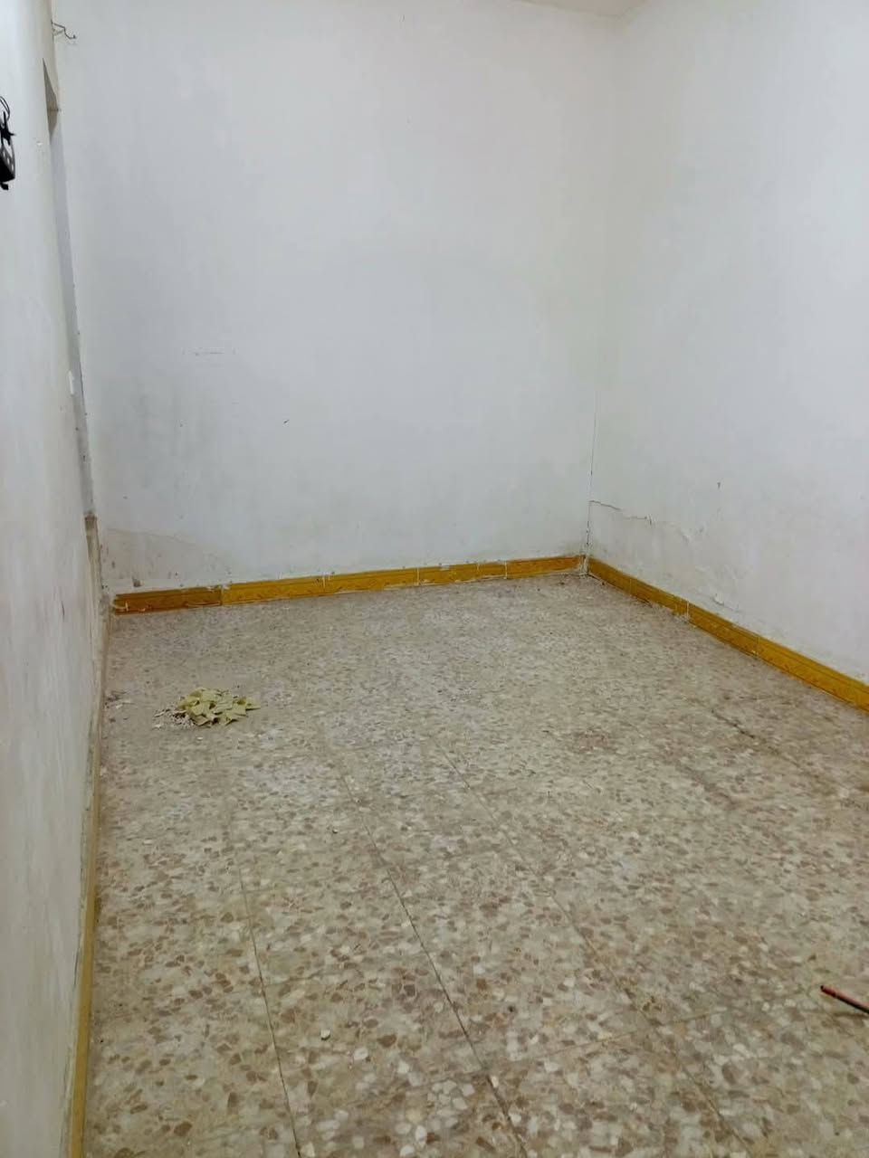 بيت #للايجار مساحته 110متر موقعه #التقيه_الثالثه   قرب مذخر الادويه يحتوي علئ غرفه وصاله ومطبخ واستقبال وصحيات داخليه و خارجيه  وكراج سياره 
#ايجاره 250 الف مع الماء والكهرباء 
للاستفسار اكثر
*********** واذا اكو احد شراي هم للبيع
