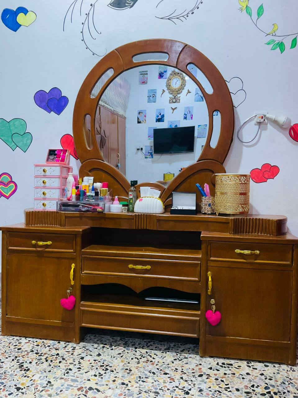 المندوبة ام نور 
***********
ملحقات غرفه كامله فقط كنتور ما بيهه ملحقات تزكام ونضاف كلش جدد السعر 250  العنوان حي الغدير
