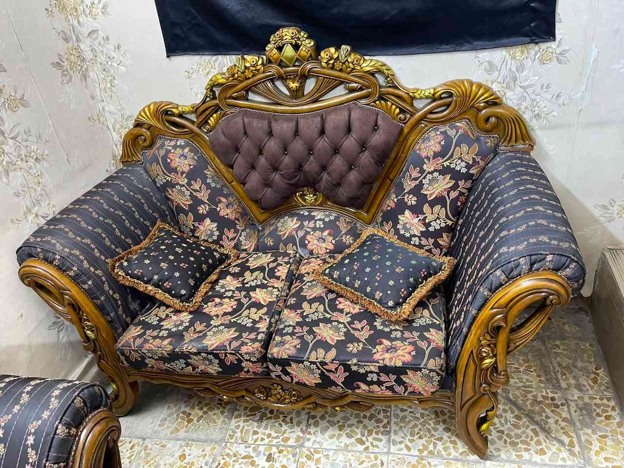 تخم تركي مستعمل ٩ مقاعد ويا طبلات اثنين للاستفسار  ***********
