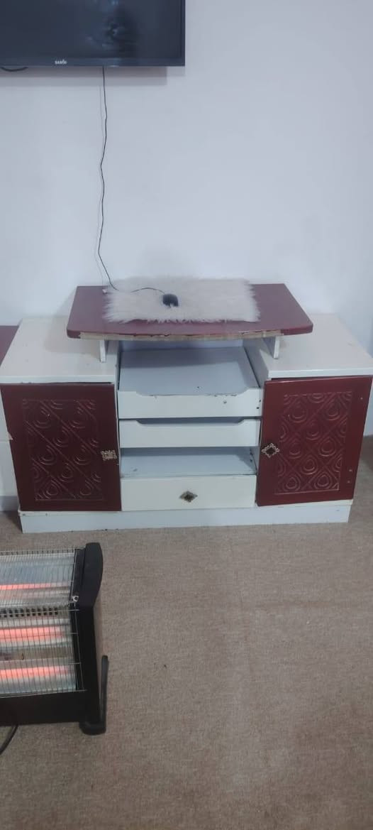 سلام عليكم 
 غرفه نوم بيع مستعجل...
عنوان كوفه... ماليزي..
8.   باب....

استفسار...
***********
