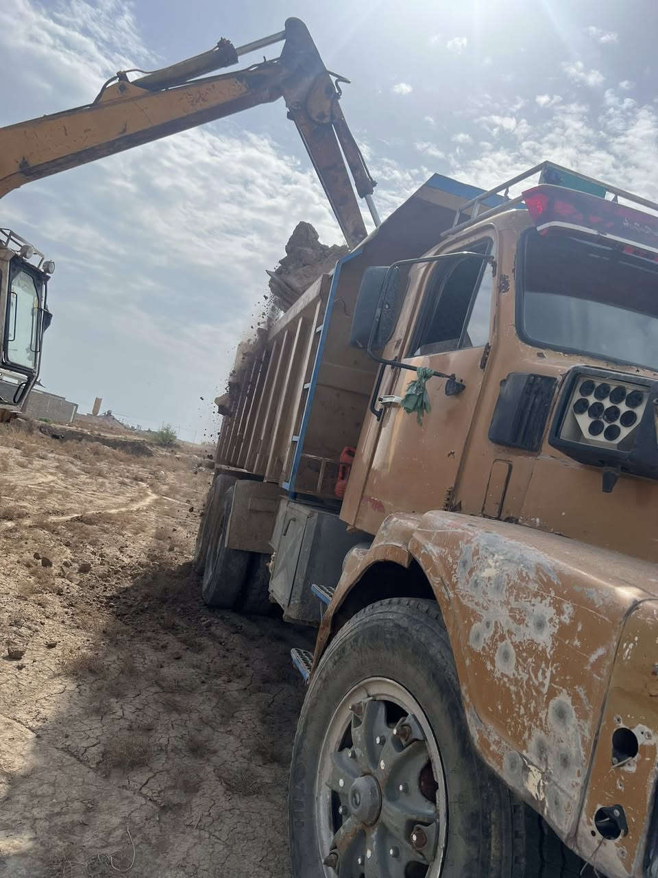 سلام عليكم فالفو كلاب لبيع سياره حلوه جاهزه ومجموعه فراشه محرك جي لسعر 22 وبي مجال حك لجيه ***********
