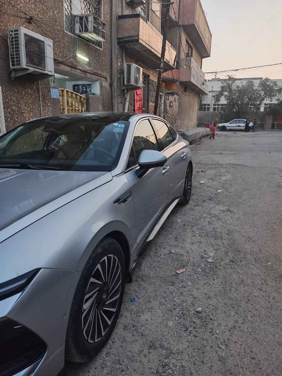 السلام عليكم
سوناتا موديل2025 هايبرد  
دخول جديد مرقم بغدادباسمي
السعر🔥🔥
لون رصاصي فول واحد عل واحد اعلى فئة 
محرك 2000 تنفس طبيعي هايبرد 
كامرة 360 درجة 
تمشي على الريموند 
رادار امامي جانبي خلفي 
 أربعة وضعيات قيادة 
تحديد مسار 
قيادة ذاتية 
كشنات تدفئة تبريد 
كشن السائق خزن
جنطه كهرباء 
شاشة متصله
اوتو هولد 
كشاف ضباب 
لايت زينون 4 عدسات 
انارة دشبول عل طول 
هيتر ستيرن
بانورما عل طول السقف 
داتا شوب 
سماعات Bose 
هندبريك بصمه 
عداد متغير الآوان 
جامات خلفيه بردات بلادية  
ماشية السيارة 25الف كيلو متر 
مكان السيارة بغداد شارع الفلاح 
ملاحظه السيارةحادثه فقط قبق الجنطه مصلح نفسه بدوان ايرباك              *********** واتساب ‭0787 099 2316‬
شراي يتصل
