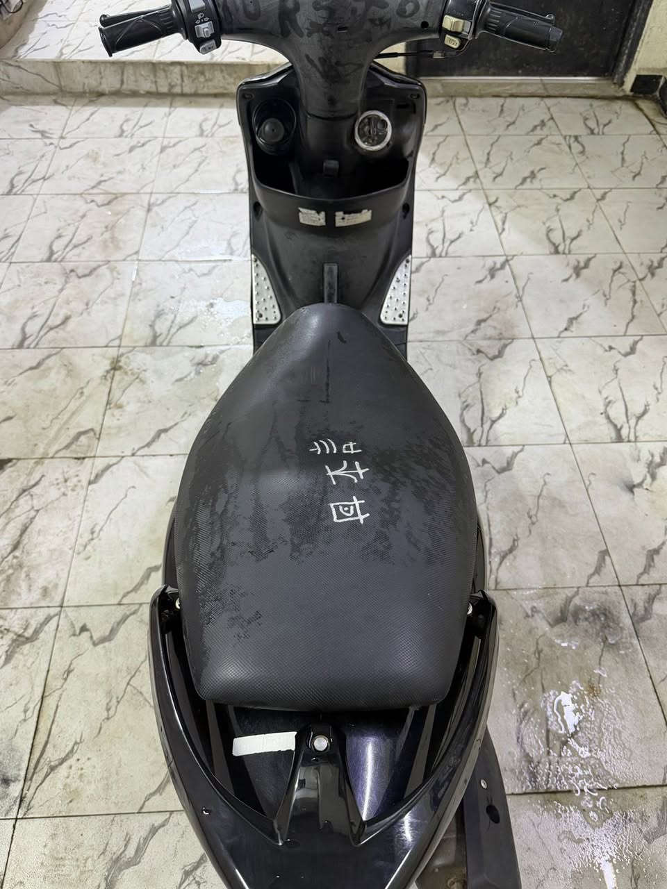 سلام عليكم ماكس عدله لون اسود للبيع نظيف ومكفوله مامفتوحه ابد شرط الفحص تجي تفحص قبل لا تعامل دراجه صوتها نعومه كلش حلوه وكهربائيات شغاله من الطول لطول والدراجه بيها تزويد ويلات زوج قطرة دهن شيال مكينه  قبق جوزه وقبق مروحه وقبق دهن بريك امامي+ خلفي دراجه تخبل صلوات تجي تشوف بعينكً وشرط مختومه من الطول لطول ويه المكينه شرط سعرها 950 وبيها مجال كلشش قليل حك الجيه بس تواصل خاص او على الرقم ***********
