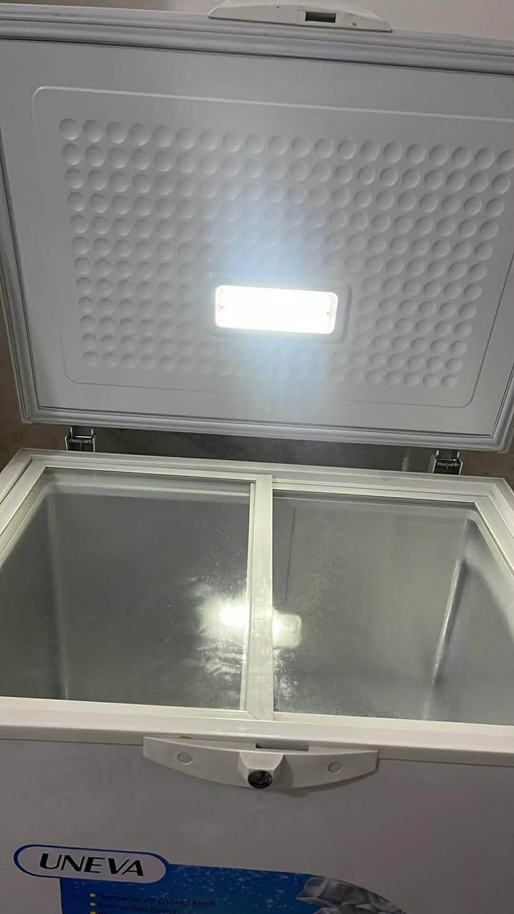 السلام عليكم مجمدة نظيفة استعمال سنة واحدة  للبيع حجم  وسط  بسعر ١٥٠ الف للاستفسار اكثر الاتصال على الرقم ***********
