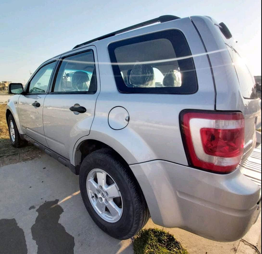 فۆرد ئیسکەیپ ٢٠٠٨ تاک ئەکسل 
2008بەس بۆنیت بۆیاخە ٦ پستۆن تاک ئەکسل کارەبایاتی
 هەموی بەشەرت گێڕو مەکینە بێعەیبە تەبریدو گەرمی بەشەرت تەحویل گەرامە بەشەرت
٩٠$کەمێک معامەلە...
***********
*********** السليمانية, العراق
