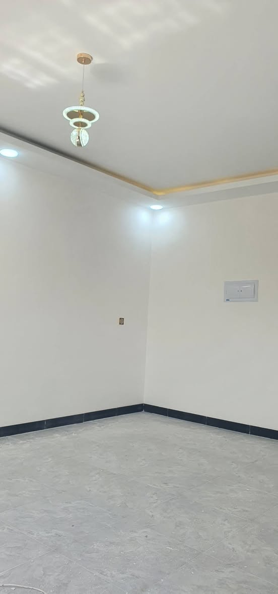 🔥للبيع🔥للبيع🔥شارع 15دارين سكني بناء حديث zero
#الموقع حي السماح الاساتذه خلف المستوصف
#المساحه 150متر واجهة 7.5×20
يتكون من طابقين ...... 
#الطابق_الاول كراج, مطبخ ,حار, بارد, استقبال ,هول غرفتين نوم ,صحيات 
#الطابق_الثاني ثلاث غرف نوم هول صحيات 
✅الدار بناء حديث 2025 واجهة حلان نظام دكتات دش كاميرات شباك ألومنيوم سلايت... 
للاستفسار عن السعر وباقي التفاصيل
 الاتصال على الارقام 
***********
***********
